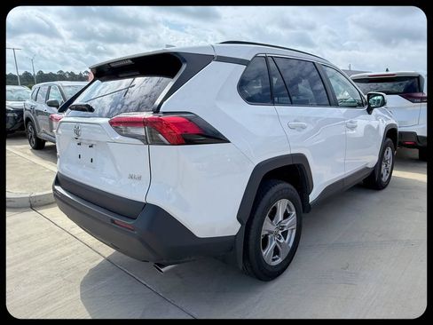 Used 2025 Toyota RAV4 XLE w/ Convenience Package FWD image 3