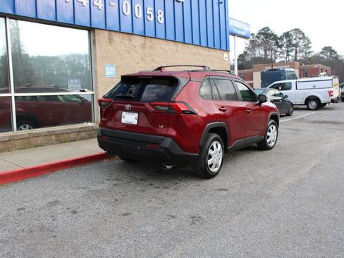 Used 2019 Toyota RAV4 LE image 4