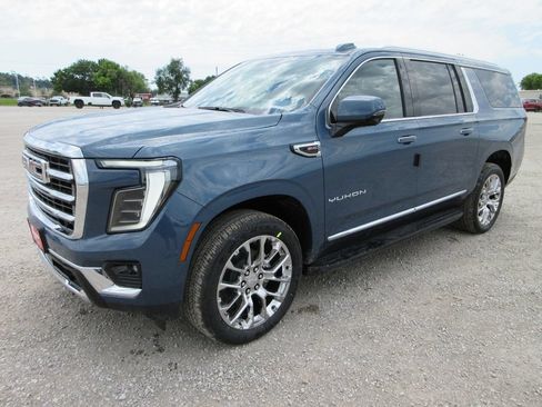 New 2026 GMC Yukon XL Elevation w/ Elevation Premium Package AWD/4WD image 9
