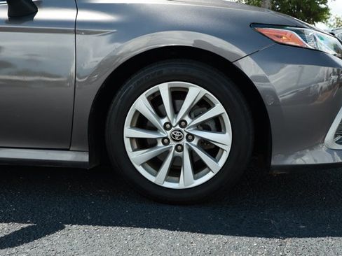 Used 2022 Toyota Camry LE FWD image 5