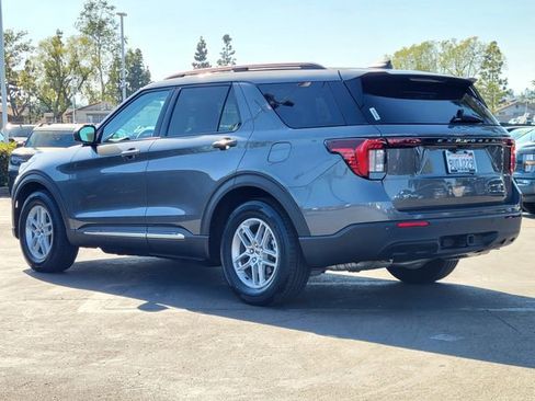 Used 2025 Ford Explorer Active image 2