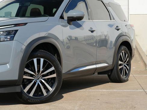 Used 2023 Nissan Pathfinder Platinum FWD image 24