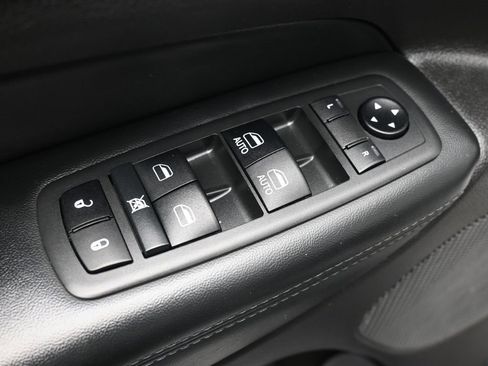 Used 2019 Jeep Grand Cherokee Limited image 10