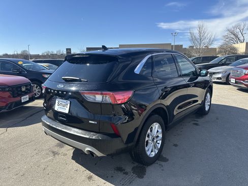 Used 2020 Ford Escape SE image 4