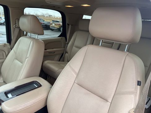 Used 2012 Cadillac Escalade Premium image 17