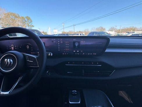 Used 2025 Buick Enclave Preferred image 18