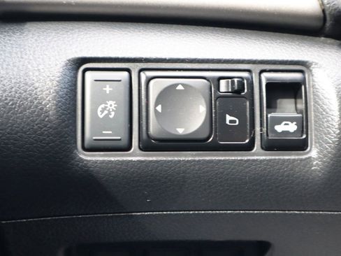 Used 2015 Nissan Sentra S image 30