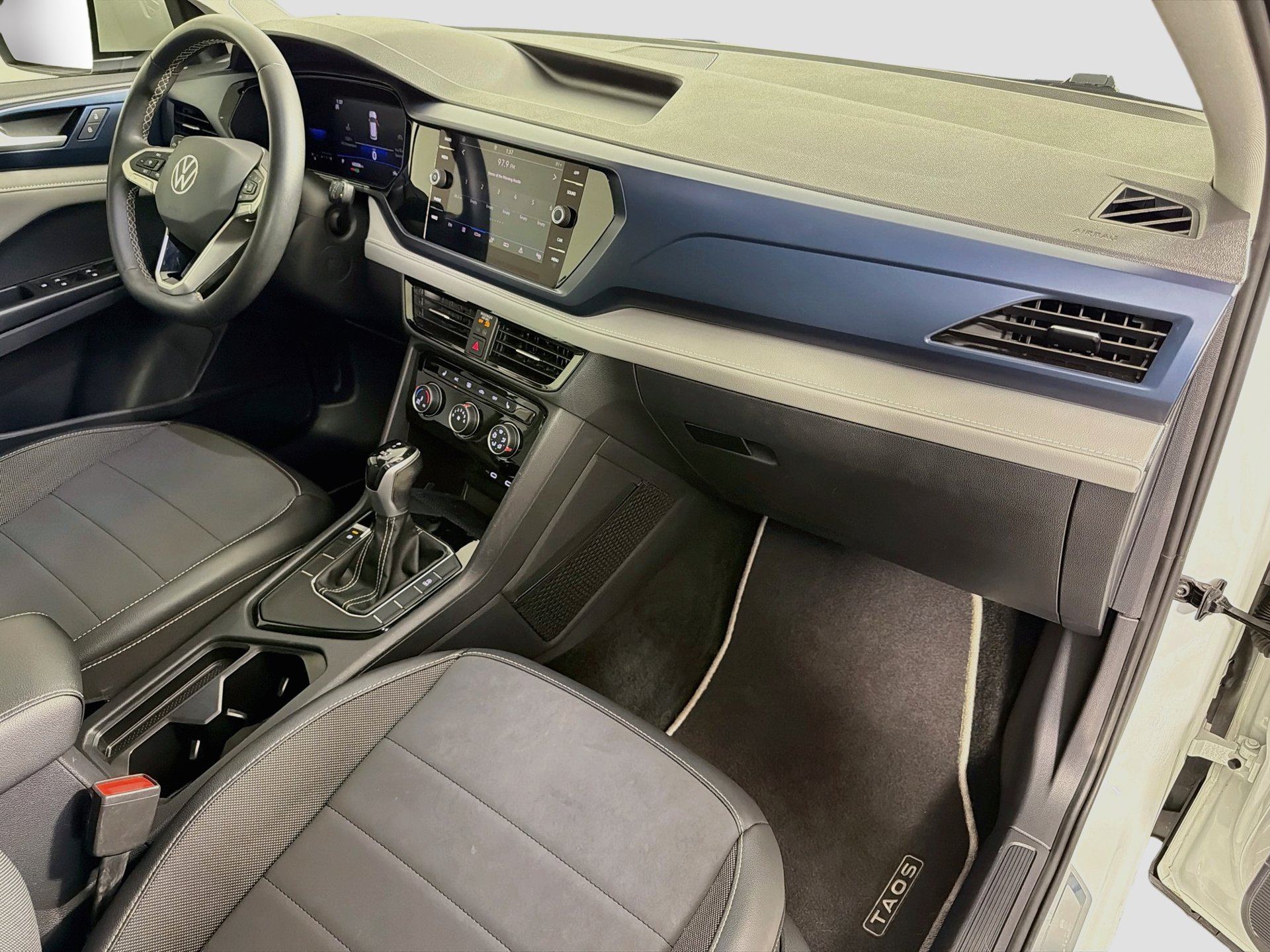 Certified 2023 Volkswagen Taos SE w/ Panoramic Sunroof Package FWD image 29