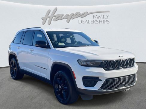 Used 2023 Jeep Grand Cherokee Altitude image 31
