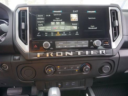 Certified 2025 Nissan Frontier SV image 18