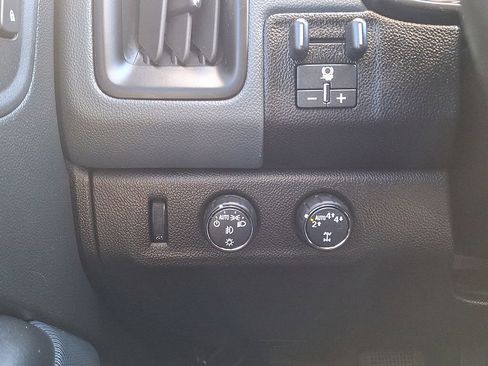 Used 2022 Chevrolet Colorado Z71 image 28