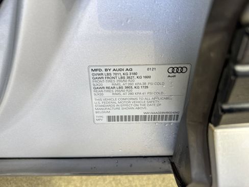 Used 2021 Audi e-tron Premium w/ Convenience Plus Package image 38