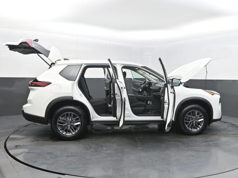 Used 2024 Nissan Rogue S AWD/4WD image 45