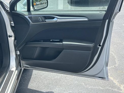 Used 2015 Ford Fusion SE FWD image 14