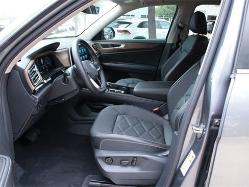 Certified 2025 Volkswagen Atlas SE image 11