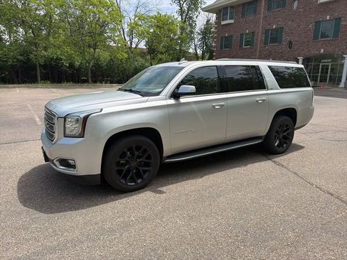 Used 2019 GMC Yukon XL SLT w/ Open Road Package AWD/4WD image 1