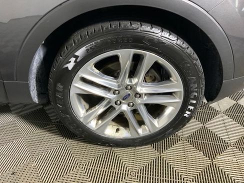 Used 2017 Ford Explorer XLT w/ Equipment Group 202A FWD image 12