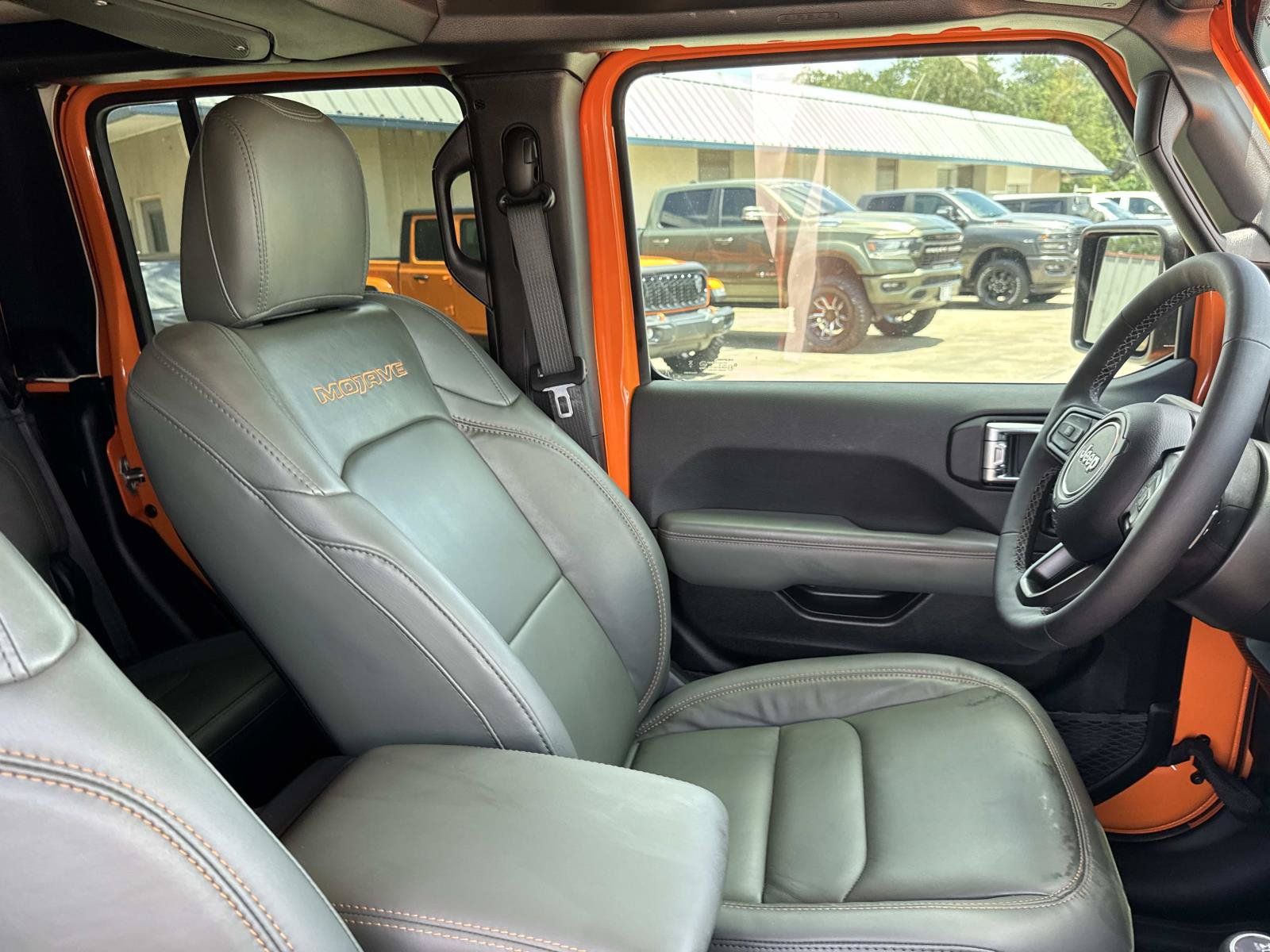 Used 2025 Jeep Gladiator Mojave AWD/4WD image 10