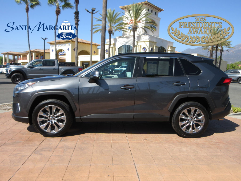 Used 2019 Toyota RAV4 XLE Premium w/ Cold Weather Package FWD image 1
