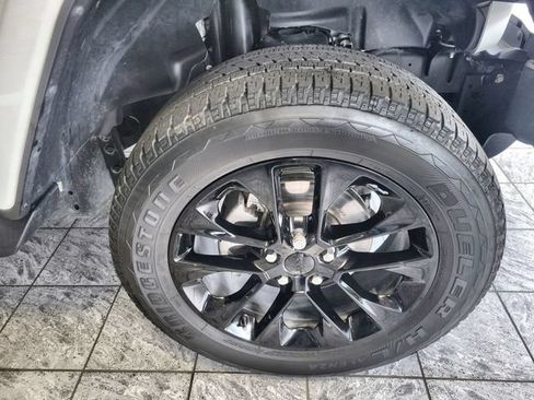 Used 2022 Jeep Wrangler Unlimited Sahara AWD/4WD image 10