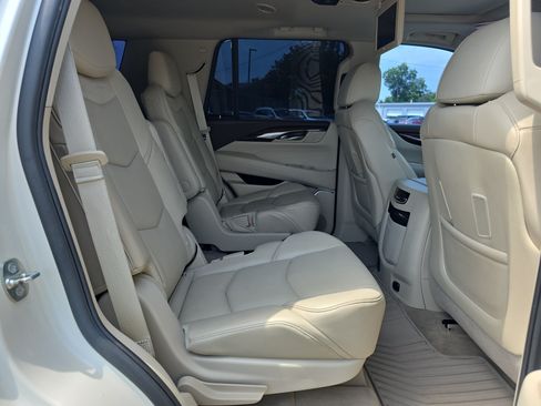 Used 2015 Cadillac Escalade Luxury RWD image 15