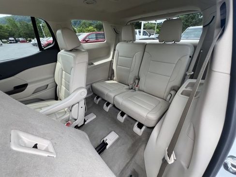 Certified 2023 GMC Acadia Denali w/ Denali Technology Package image 37