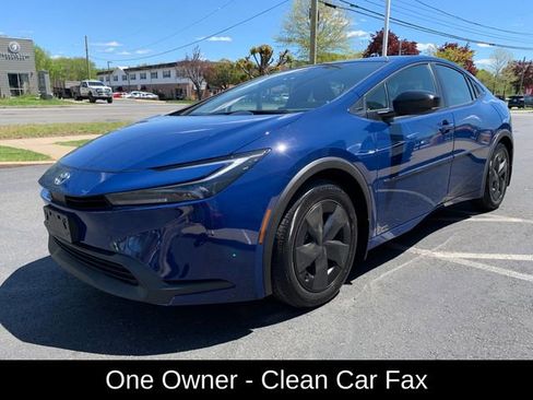 Used 2025 Toyota Prius LE AWD/4WD image 8