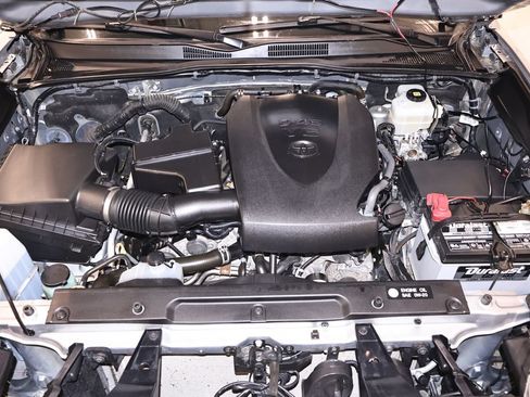 Used 2019 Toyota Tacoma TRD Off-Road AWD/4WD image 43