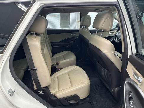 Used 2016 Hyundai Santa Fe Limited w/ Option Group 04 FWD image 17