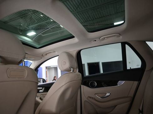 Used 2019 Mercedes-Benz GLC 300 4MATIC w/ Premium Package image 30