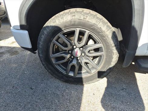 Used 2021 GMC Sierra 1500 AT4 w/ AT4 Value Package AWD/4WD image 9