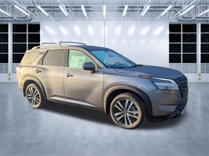 New 2025 Nissan Pathfinder Platinum w/ Black Appearance Package
