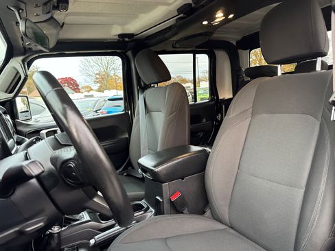 Used 2022 Jeep Gladiator Sport image 13