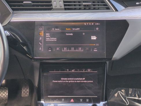 Used 2019 Audi e-tron Prestige w/ Prestige Package image 16