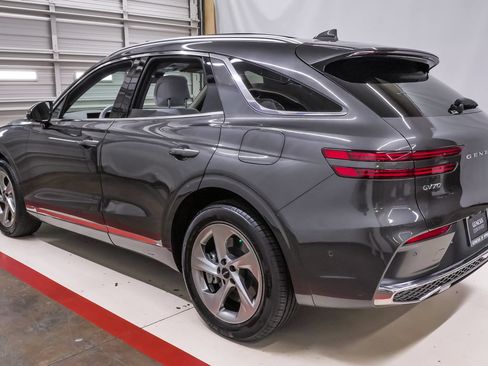 Certified 2026 Genesis GV70 2.5T Advanced AWD/4WD image 8