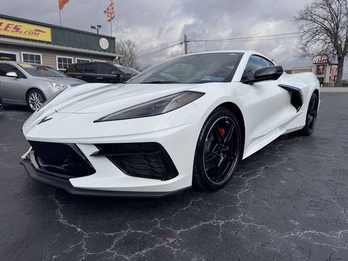 Used 2024 Chevrolet Corvette Stingray 2dr Coupe w/1LT image 3