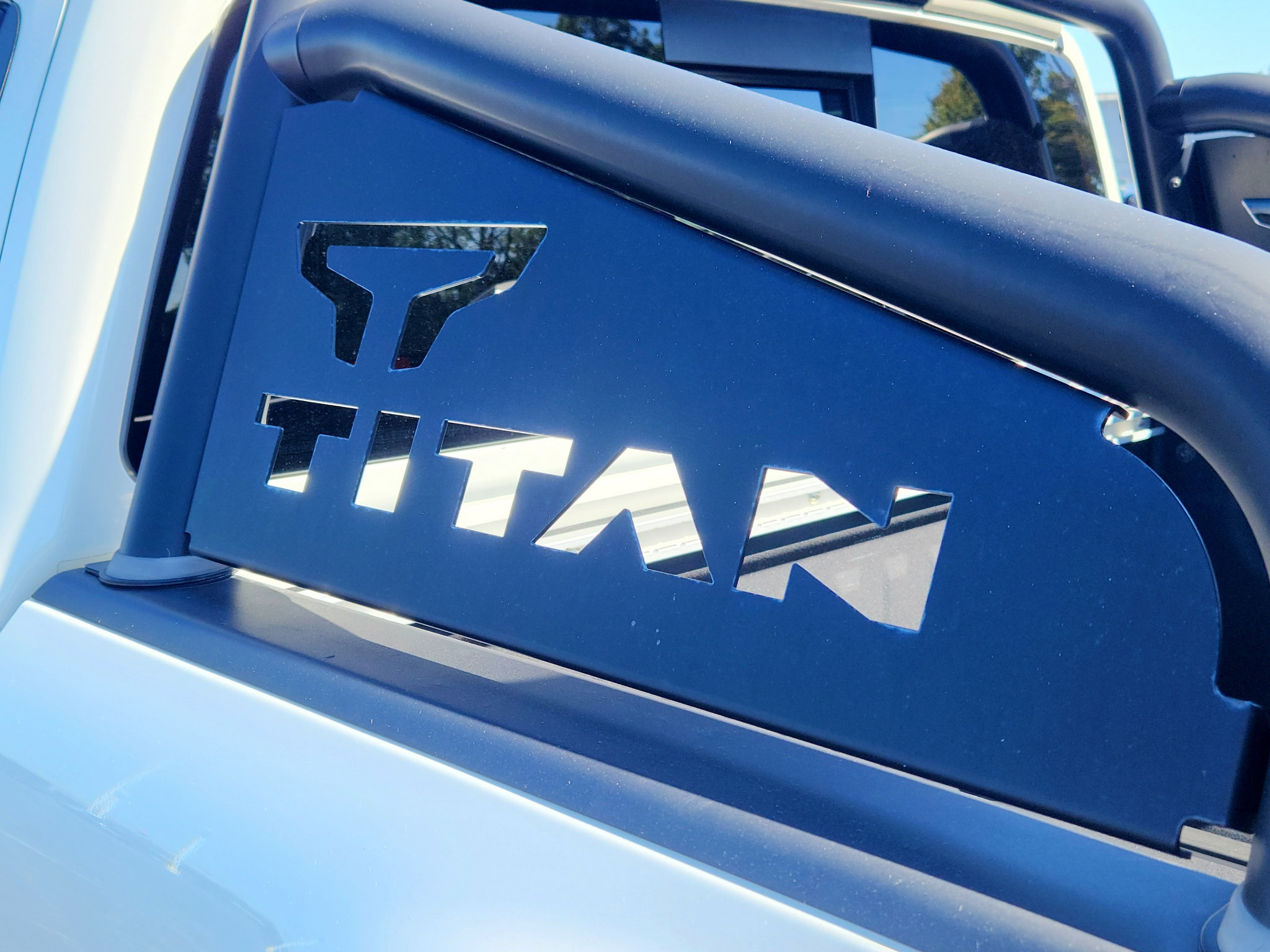 Used 2018 Nissan Titan PRO-4X w/ Pro-4x Convenience Package AWD/4WD image 16