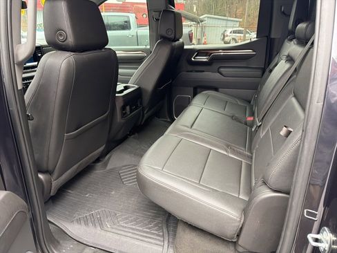 Used 2022 Chevrolet Silverado 1500 LT Trail Boss w/ LT Trail Boss Premium Package image 11