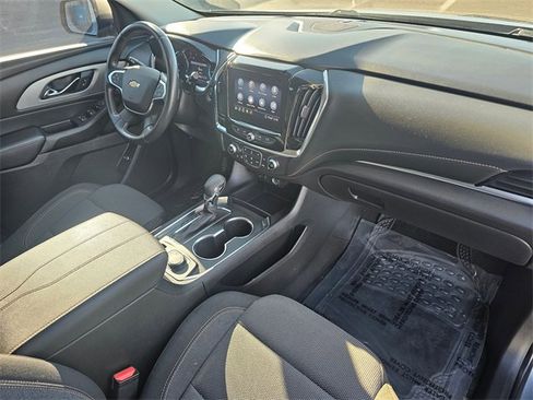 Used 2021 Chevrolet Traverse LT image 16