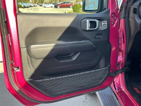 Used 2021 Jeep Wrangler Unlimited Sahara image 31