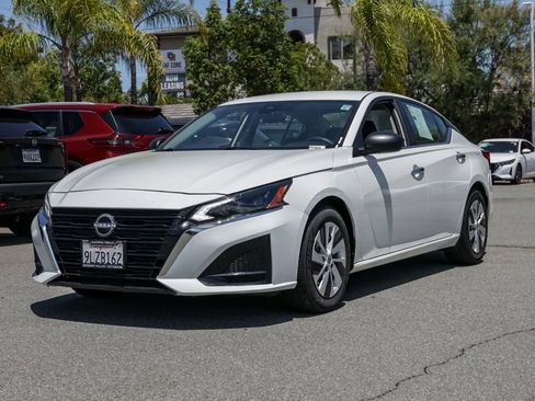 Used 2024 Nissan Altima 2.5 S FWD image 8