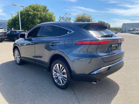Used 2021 Toyota Venza XLE w/ Carpet Mat Package (TMS) AWD/4WD image 7