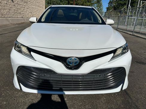 Used 2018 Toyota Camry XLE w/ Audio Package FWD image 2