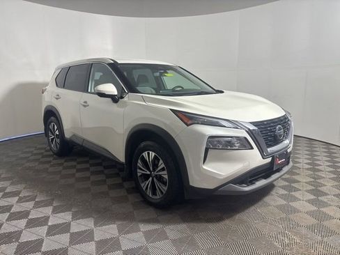 Used 2021 Nissan Rogue SV image 1