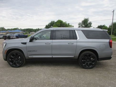 New 2026 GMC Yukon XL Denali w/ Denali Reserve Package AWD/4WD image 7