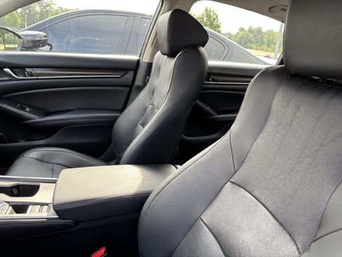 Used 2020 Honda Accord Touring image 16