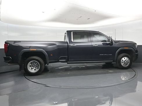 Used 2024 GMC Sierra 3500 Denali Ultimate AWD/4WD image 3