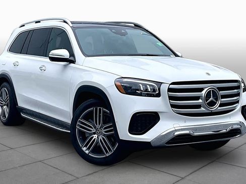Used 2026 Mercedes-Benz GLS 450 4MATIC image 3
