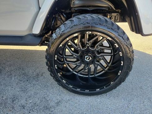 Used 2022 Jeep Gladiator Overland image 7