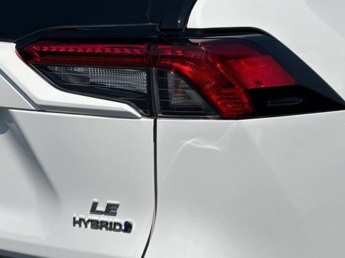 Used 2022 Toyota RAV4 LE AWD/4WD image 24